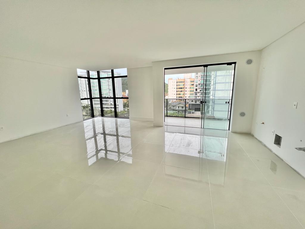 Apartamento no Ed. Brava Palace Residence na Praia Brava - foto 4
