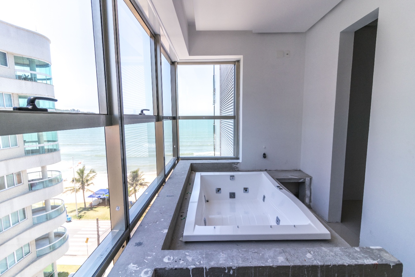 Apartamento Frente Mar no Edifício Victor Hugo em Itapema - foto 7
