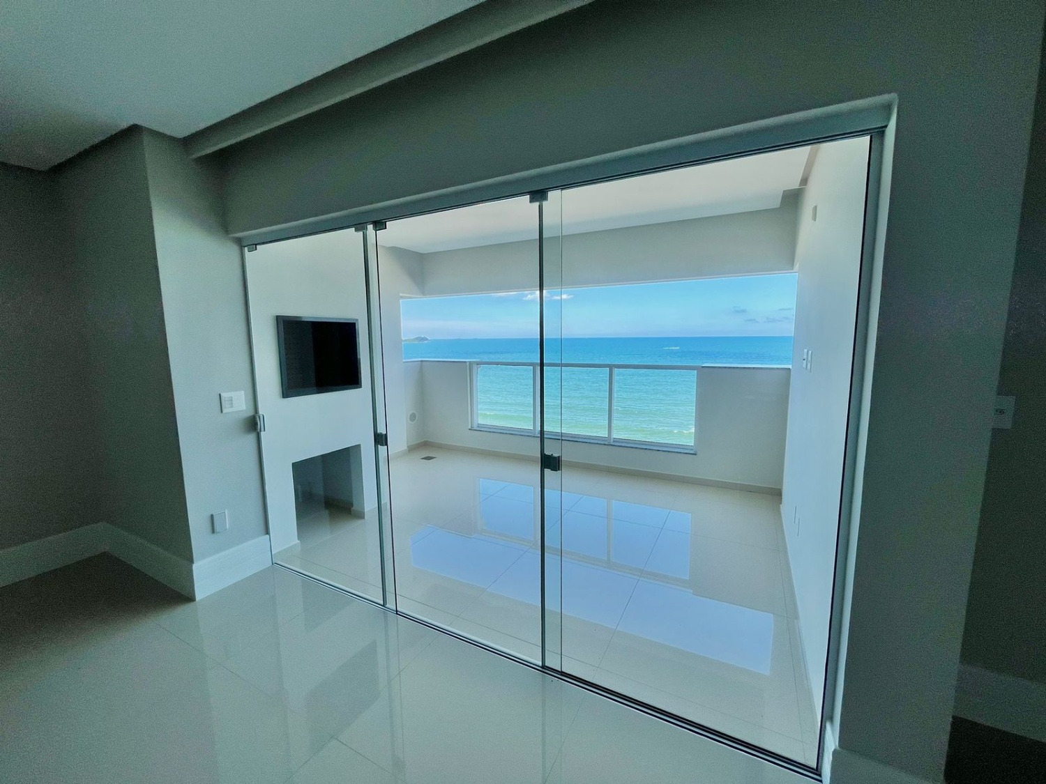 Apartamento frente mar no Ed. Château de Florence em Itapema - foto 3