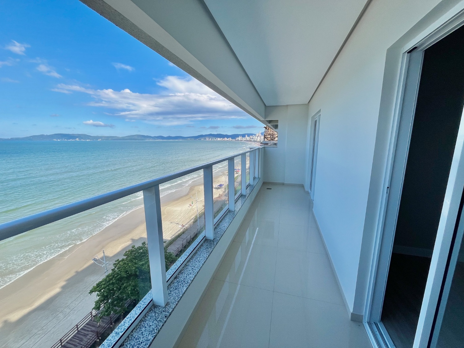 Apartamento frente mar no Ed. Château de Florence em Itapema - foto 6