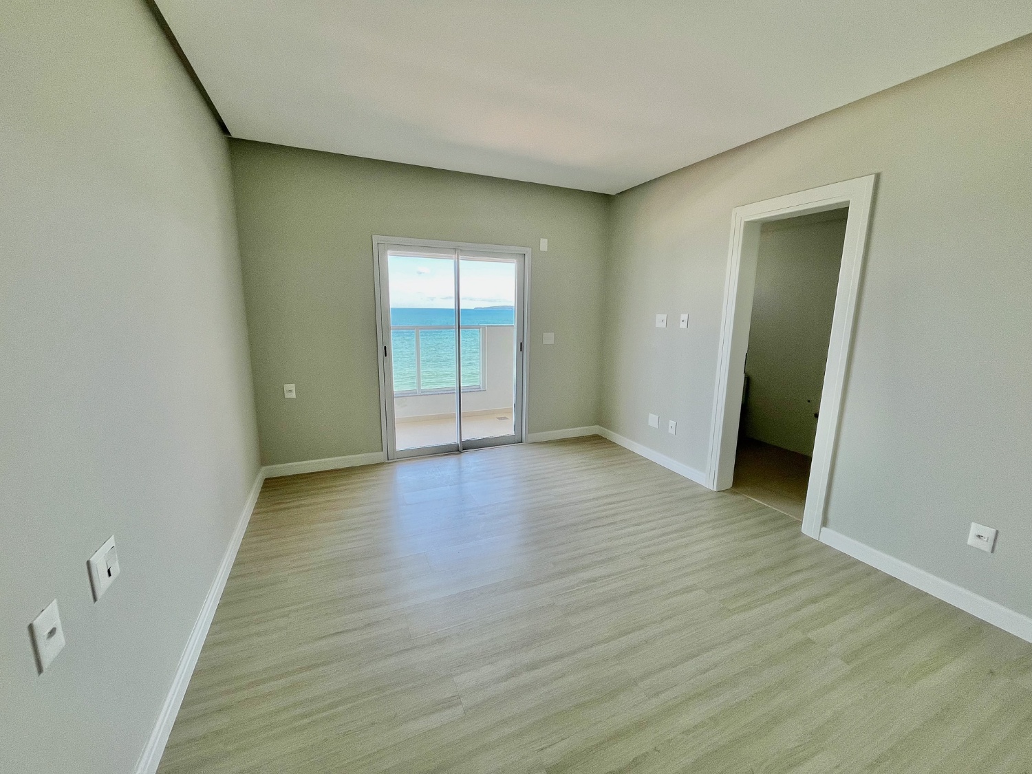 Apartamento frente mar no Ed. Château de Florence em Itapema - foto 7