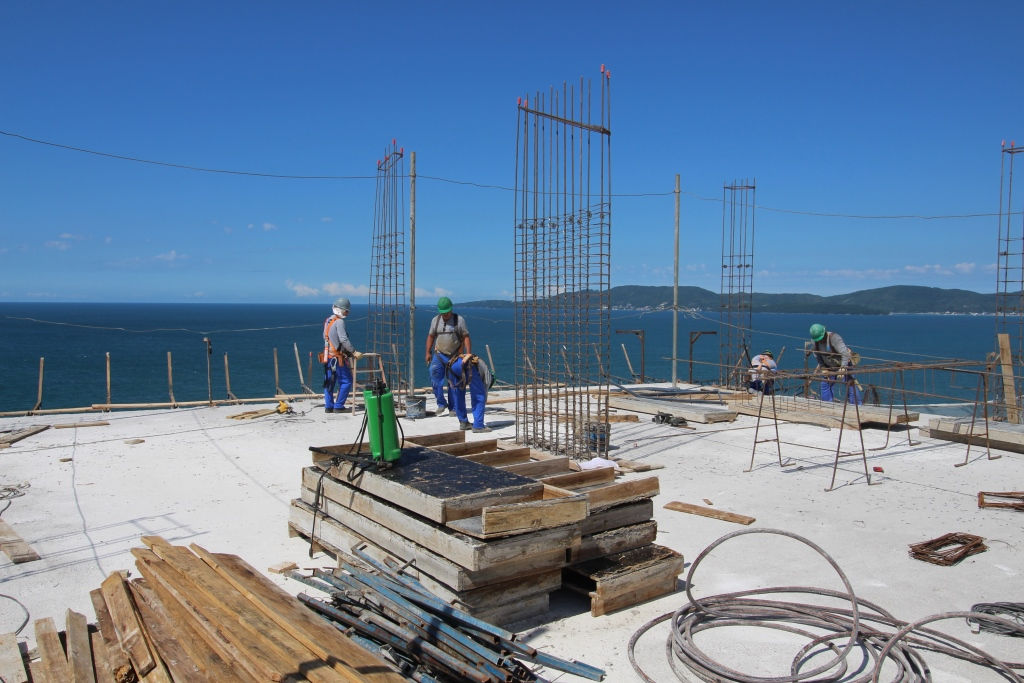 Apartamento no Ed. Illuminato Residencial em Meia Praia em Itapema - foto 21