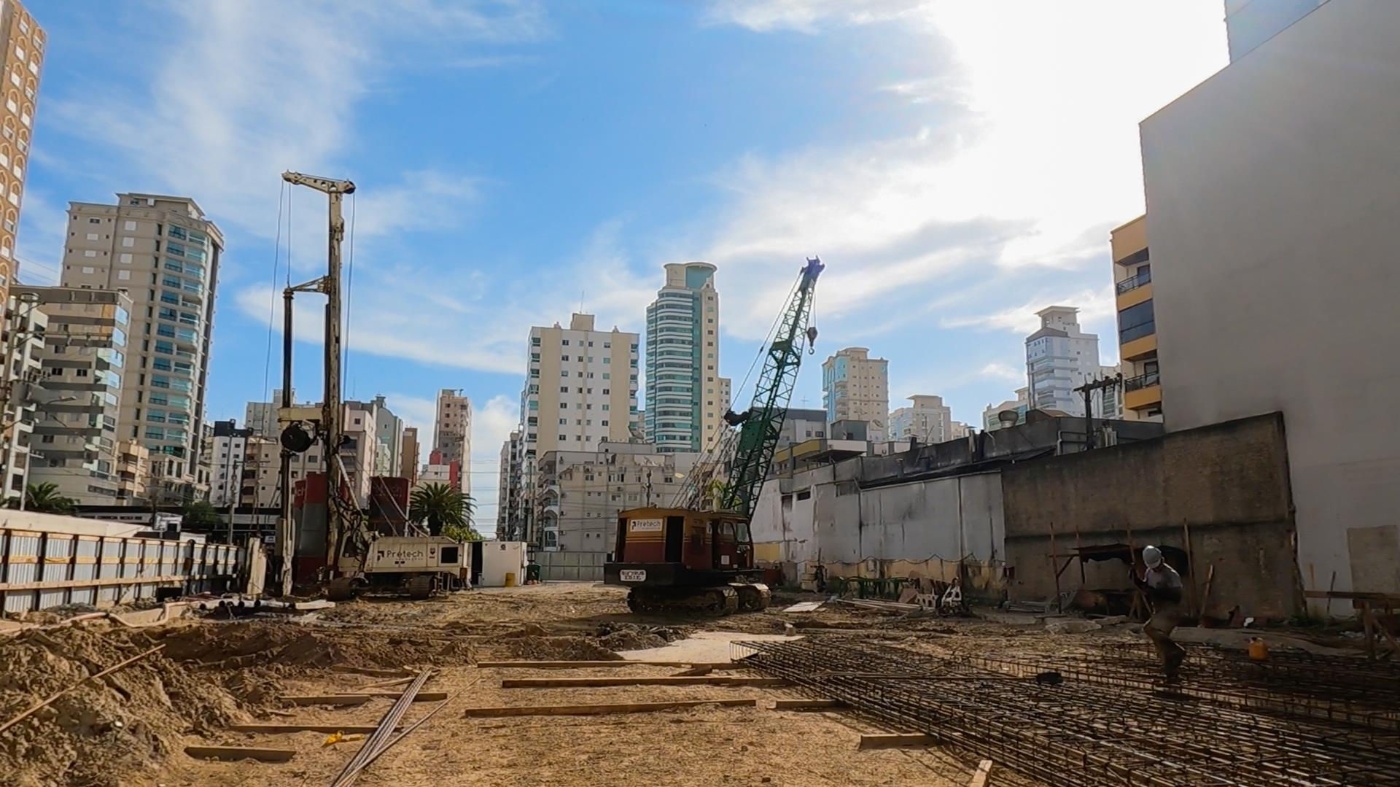 Apartamento com vista para o mar no Ed. L'Atelier em Meia Praia em Itapema - foto 9