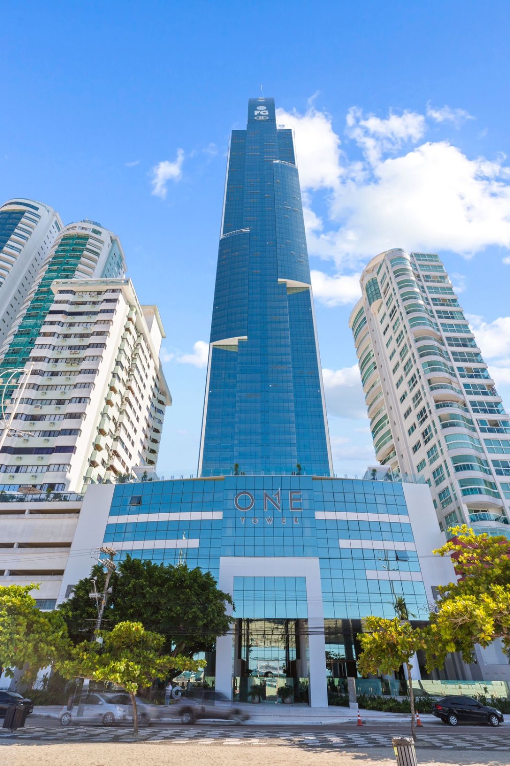 Apartamento no Ed. One Tower em Balneário Camboriú - foto 2