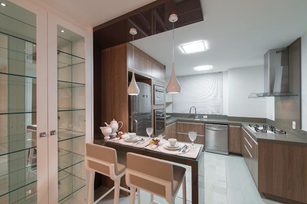 Apartamento Mobiliado e Decorado no Ed. Marina Beach Towers na Barra Sul em Balneário Camboriú - foto 8