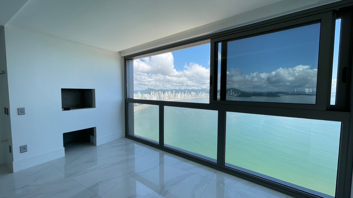 Apartamento no Ed. Pharos na Barra Sul em Balneário Camboriú - foto 2