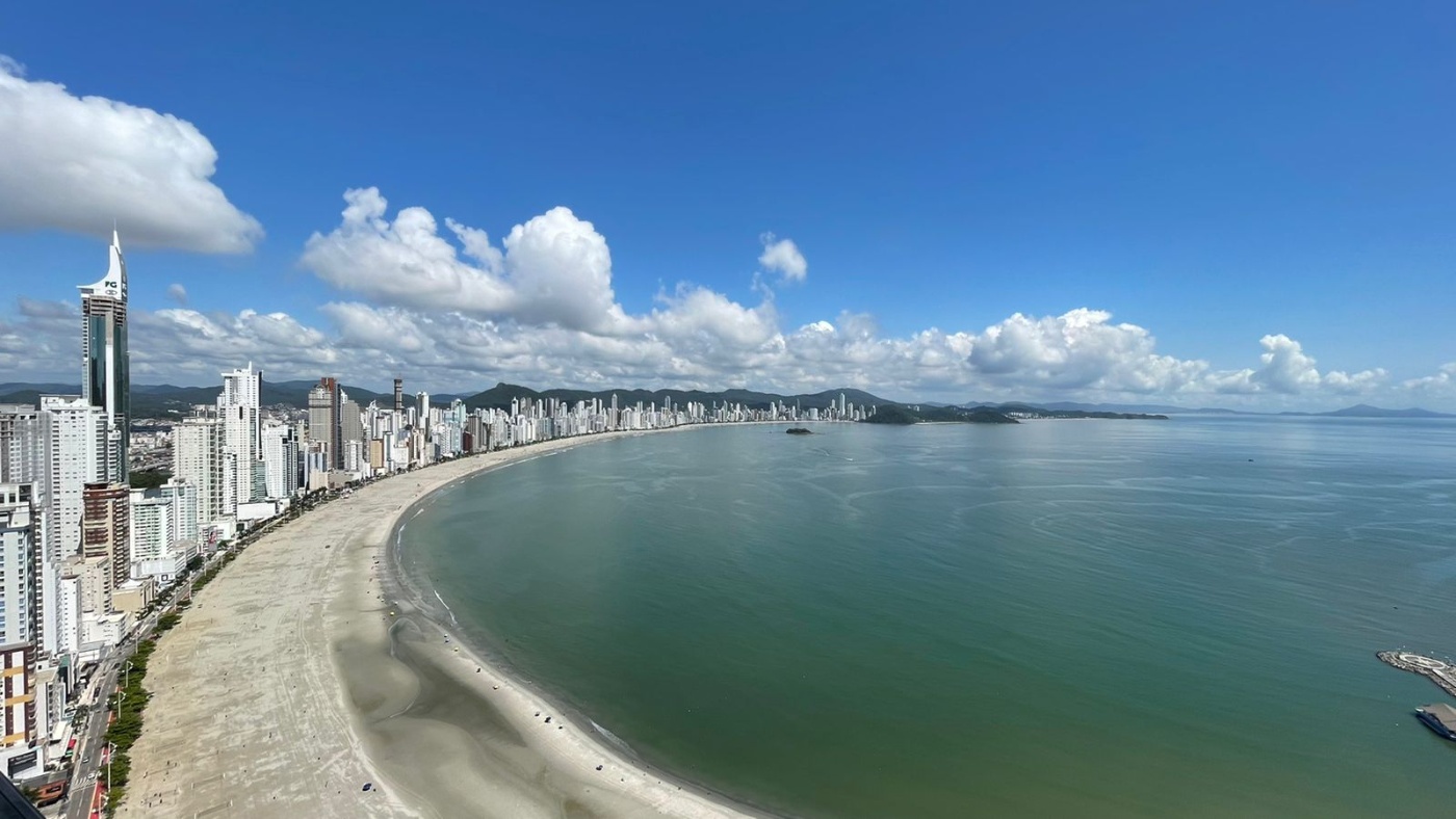 Apartamento no Ed. Pharos na Barra Sul em Balneário Camboriú