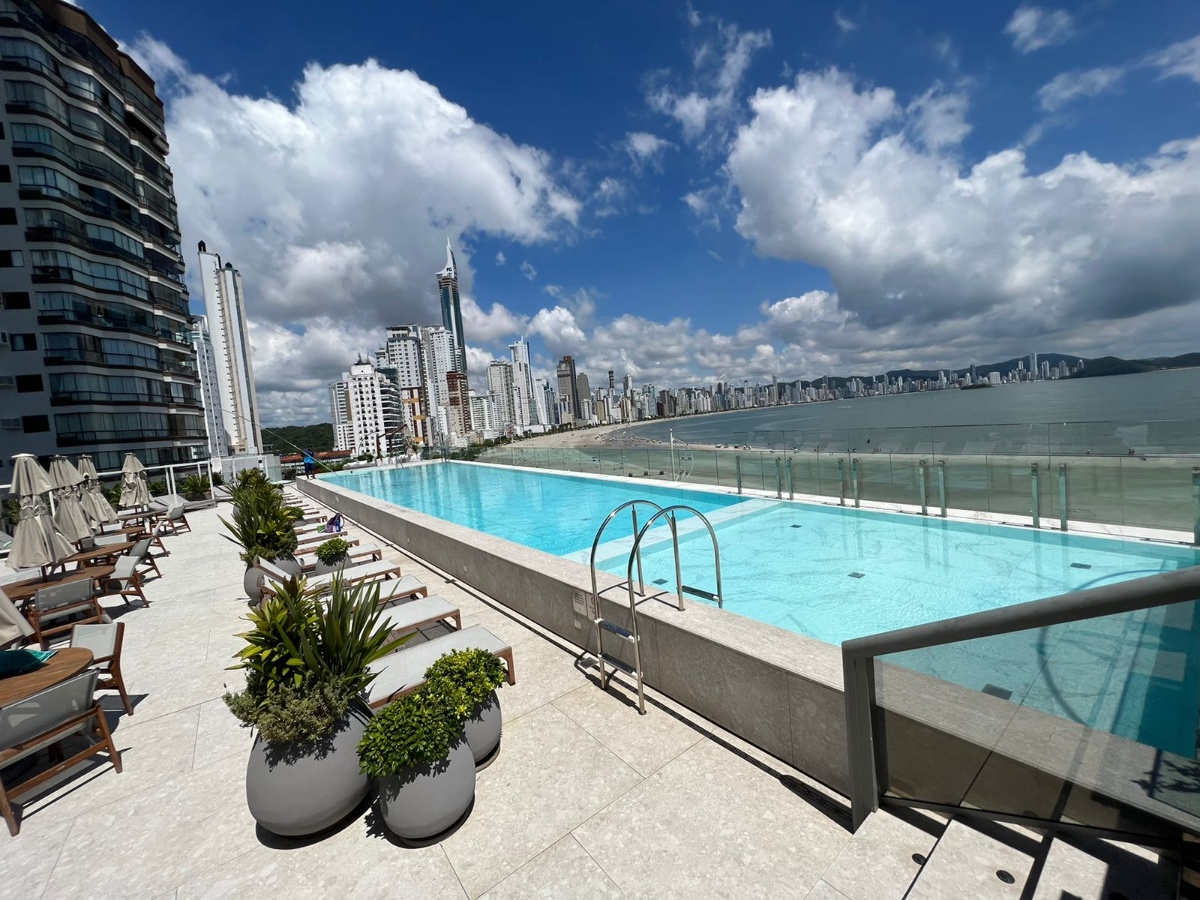 Apartamento no Ed. Pharos na Barra Sul em Balneário Camboriú - foto 36