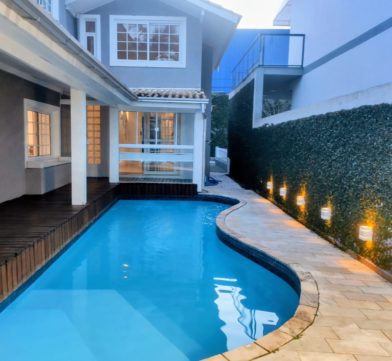 Casa com píer e vaga náutica mobiliada no Condomínio Marina Camboriú em Balneário Camboriú - foto 3