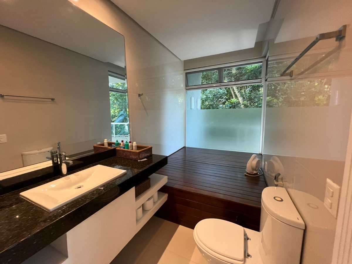 Casa com vista para o mar no Condomínio Horizontal Costa Azul em Balneário Camboriú - foto 29