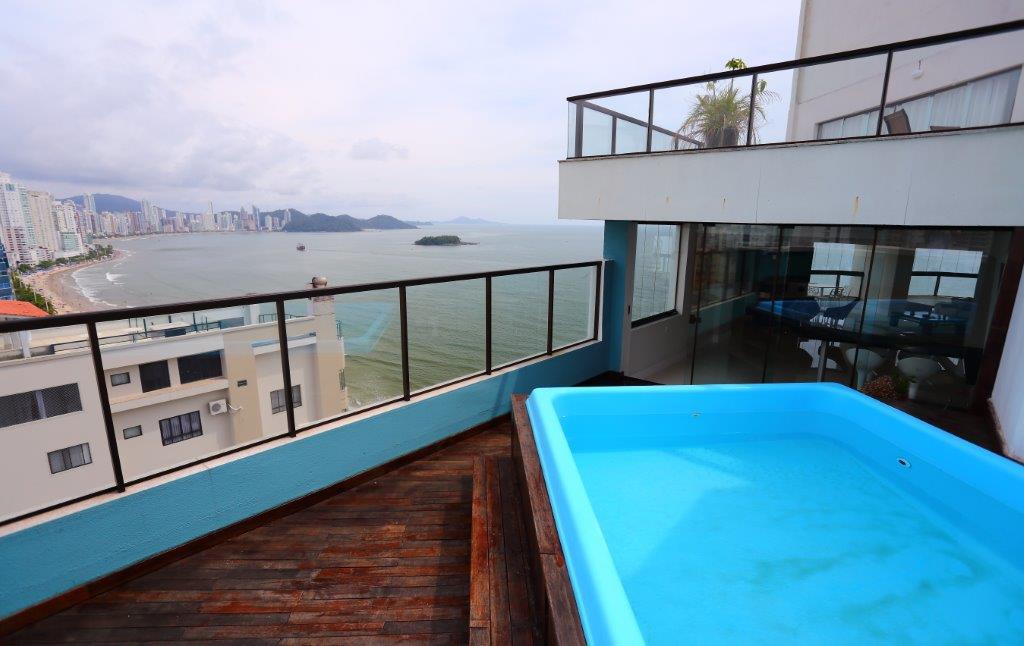 Cobertura Duplex frente mar no Ed. Ilha de Itacuruca em Balneário Camboriú