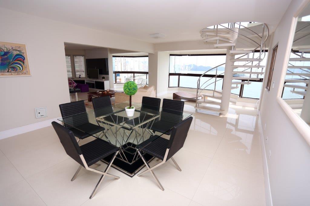 Cobertura Duplex frente mar no Ed. Ilha de Itacuruca em Balneário Camboriú - foto 4