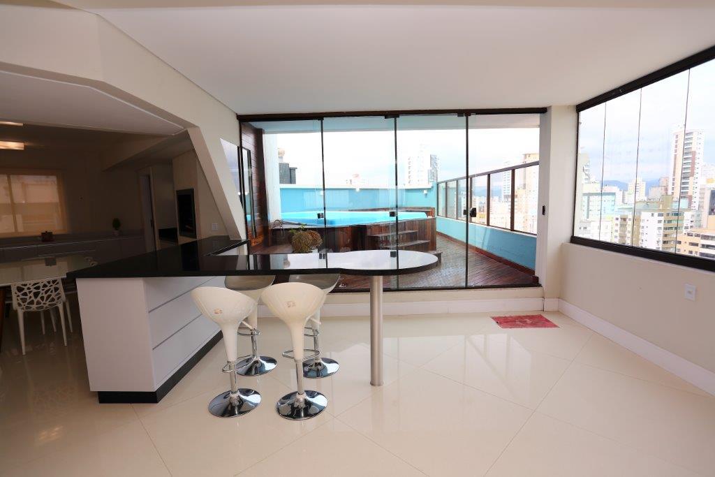 Cobertura Duplex frente mar no Ed. Ilha de Itacuruca em Balneário Camboriú - foto 9