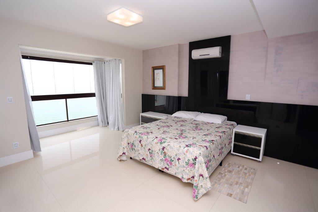 Cobertura Duplex frente mar no Ed. Ilha de Itacuruca em Balneário Camboriú - foto 15