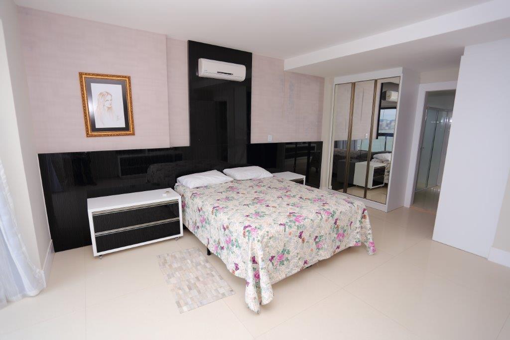 Cobertura Duplex frente mar no Ed. Ilha de Itacuruca em Balneário Camboriú - foto 16
