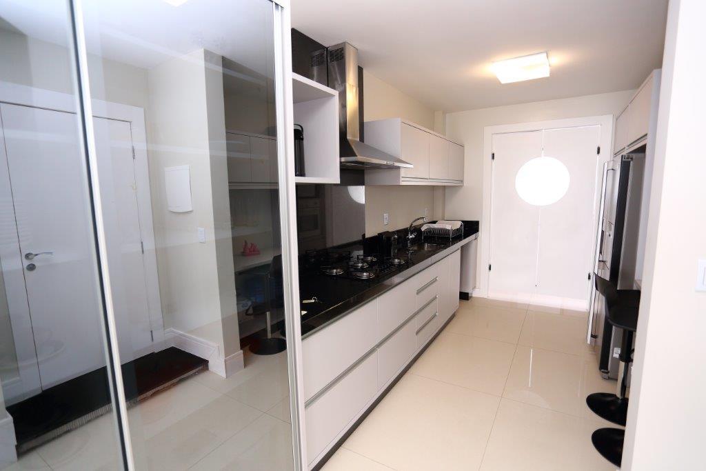 Cobertura Duplex frente mar no Ed. Ilha de Itacuruca em Balneário Camboriú - foto 17