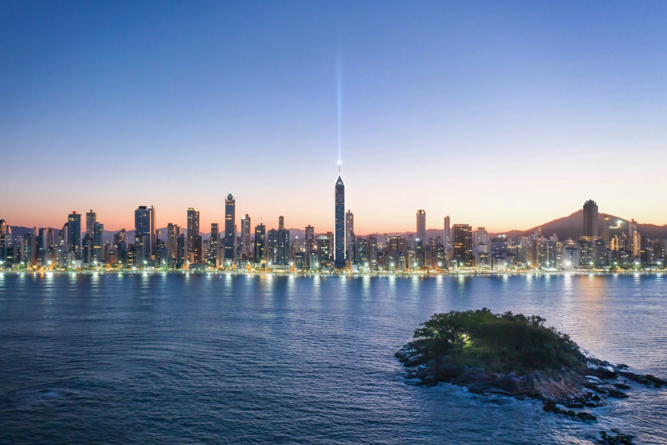 Apartamento frente mar no Ed. Titanium Tower em Balneário Camboriú - foto 5