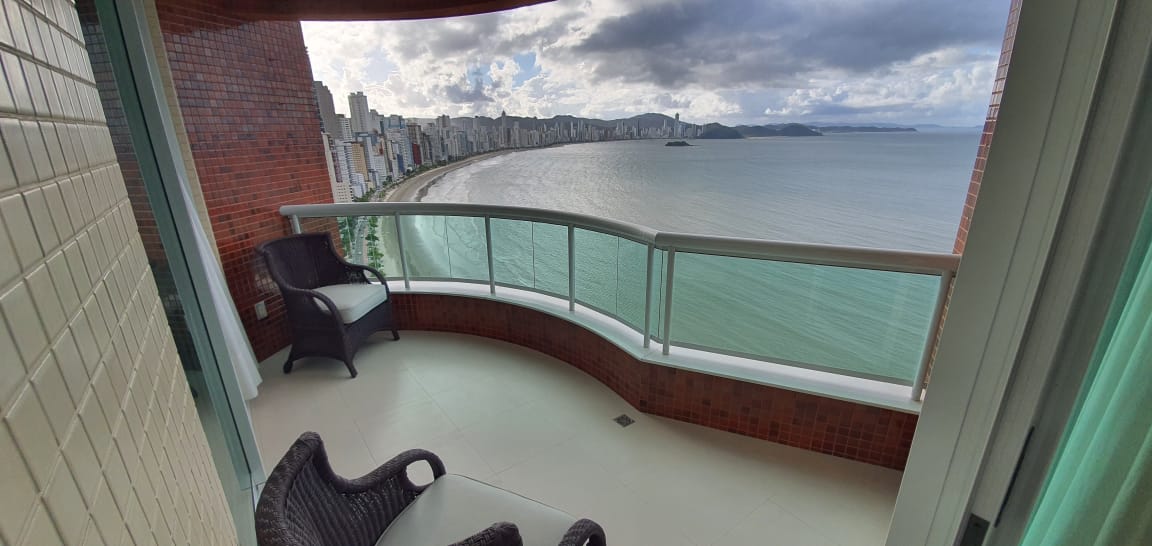 Cobertura Triplex mobiliada frente para o mar em Balneário Camboriú no Ed. Beverly Hills