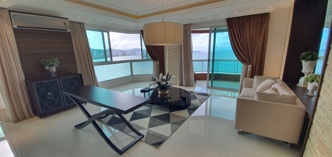 Cobertura Triplex mobiliada frente para o mar em Balneário Camboriú no Ed. Beverly Hills