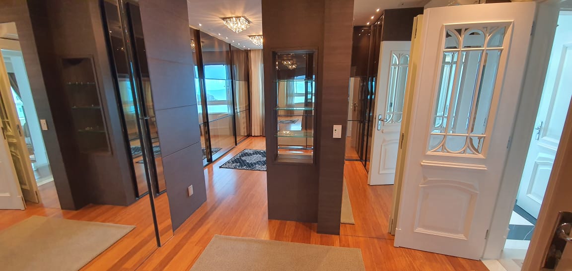 Cobertura Triplex mobiliada frente para o mar em Balneário Camboriú no Ed. Beverly Hills