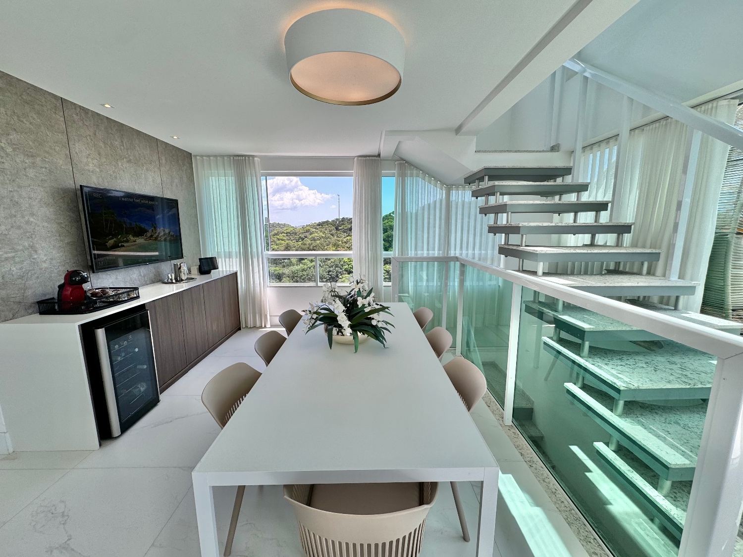 Cobertura triplex perto do mar no Ed. Ocean Tower em Balneário Camboriú