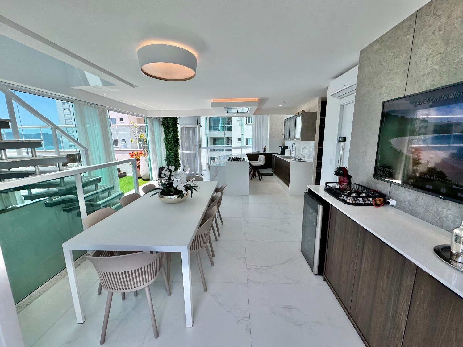 Cobertura triplex perto do mar no Ed. Ocean Tower em Balneário Camboriú