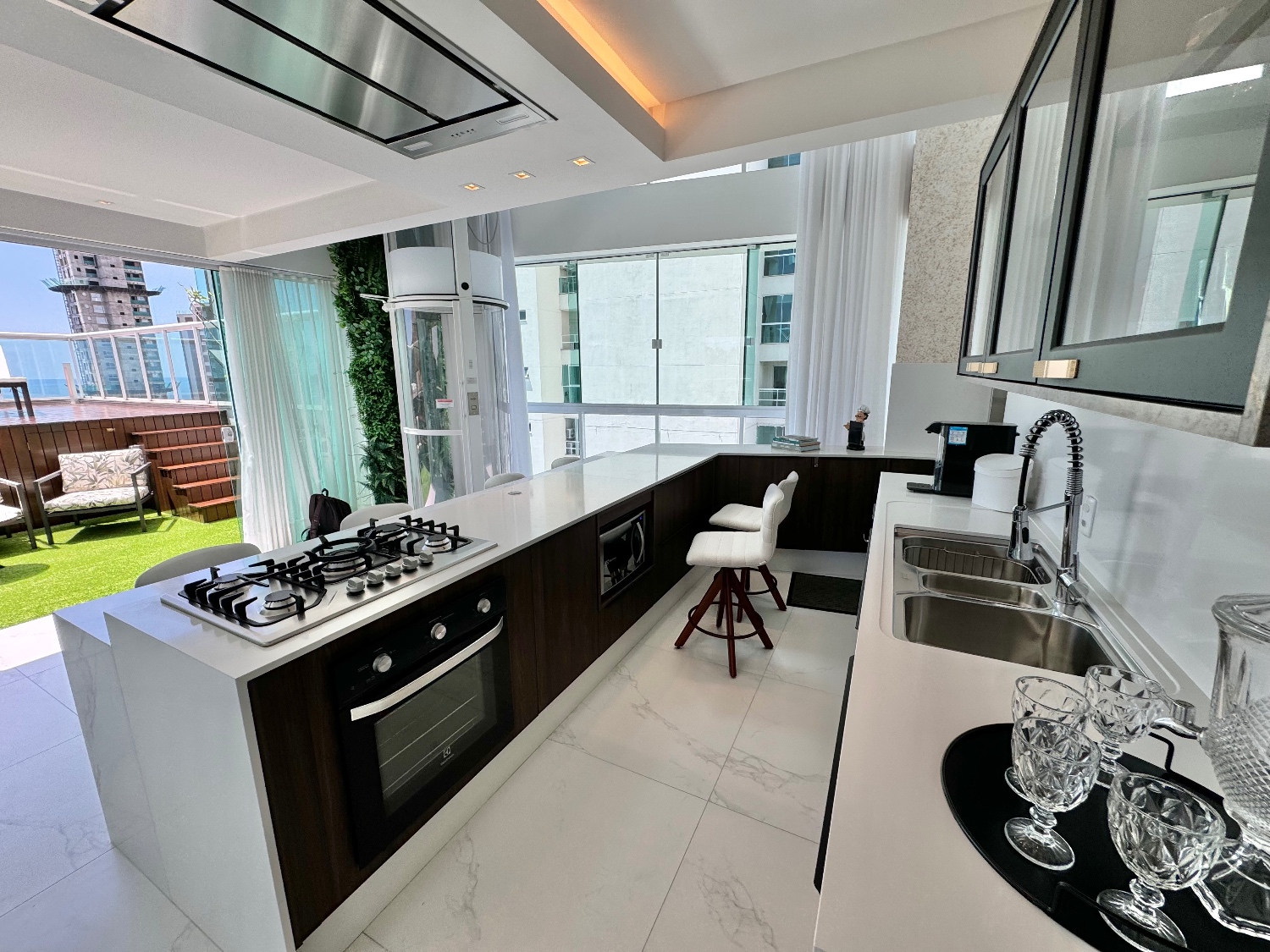 Cobertura triplex perto do mar no Ed. Ocean Tower em Balneário Camboriú - foto 7