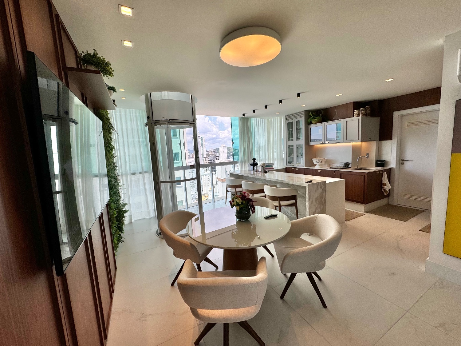Cobertura triplex perto do mar no Ed. Ocean Tower em Balneário Camboriú - foto 14