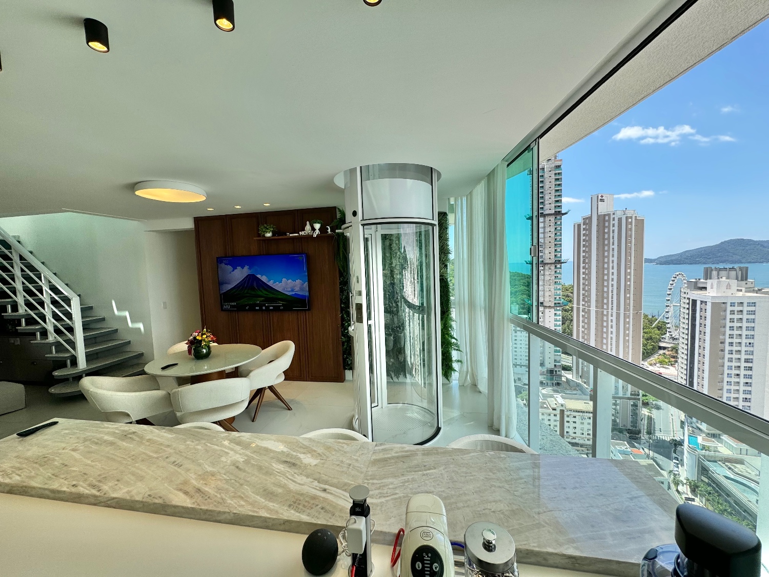 Cobertura triplex perto do mar no Ed. Ocean Tower em Balneário Camboriú - foto 16