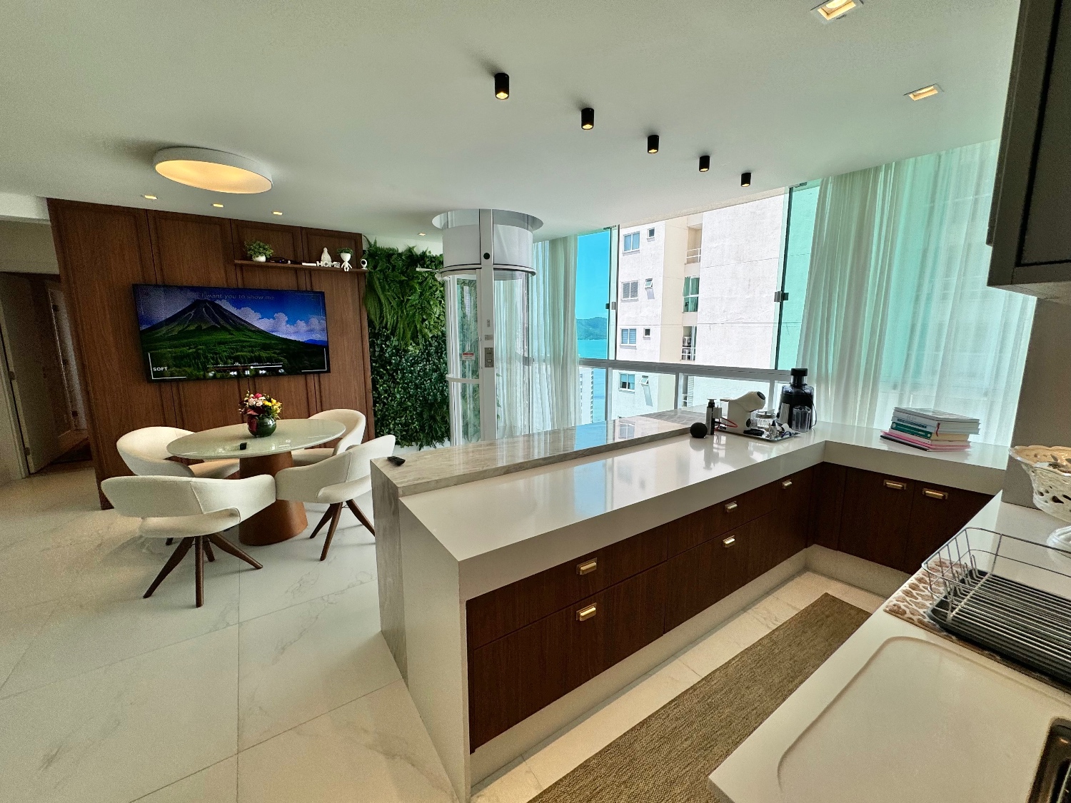 Cobertura triplex perto do mar no Ed. Ocean Tower em Balneário Camboriú - foto 17