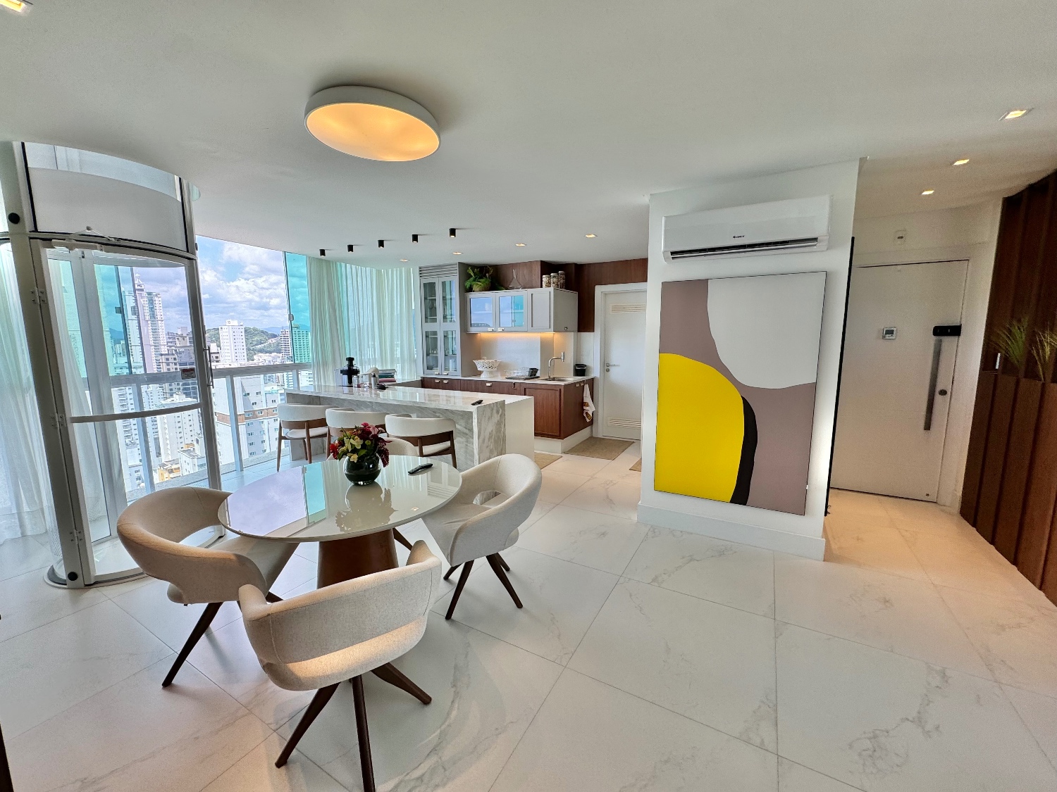 Cobertura triplex perto do mar no Ed. Ocean Tower em Balneário Camboriú - foto 19