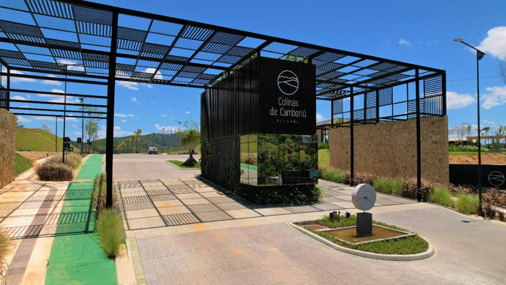 Terreno no Bairro Planejado Colinas de Camboriú Village em Camboriú