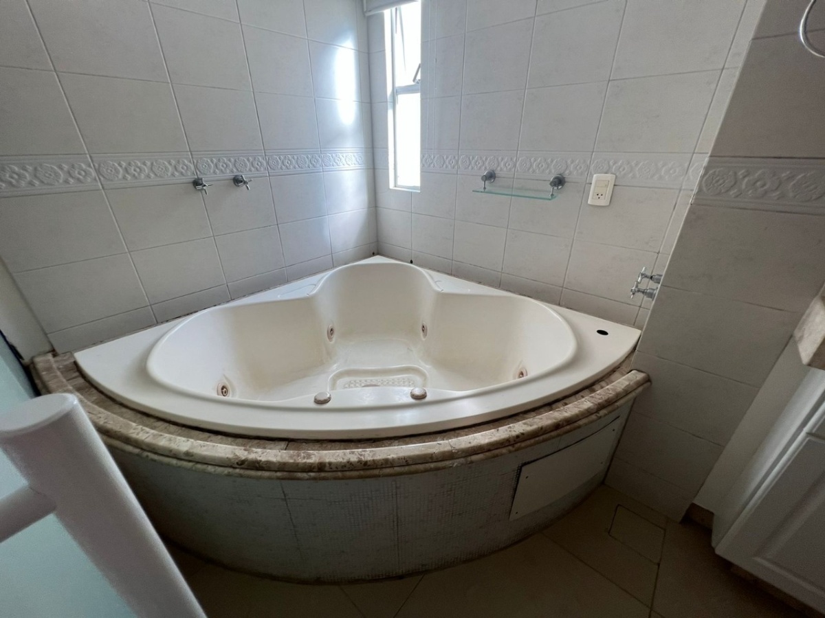Apartamento frente mar no Ed. Number One em Balneário Camboriú - foto 16