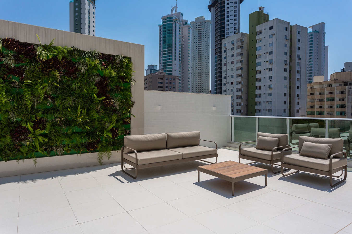 Apartamento no Ed. Phoenix Tower em Balneário Camboriú - foto 10