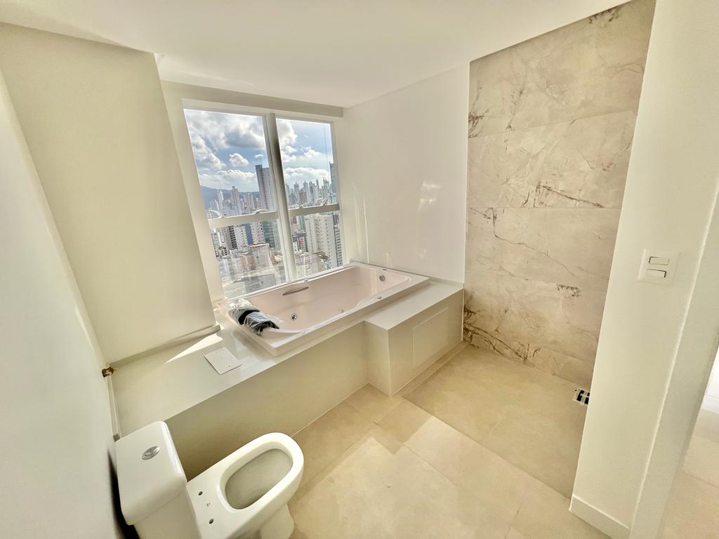 Cobertura no Ed. Biarritz Residence em Balneário Camboriú - foto 5