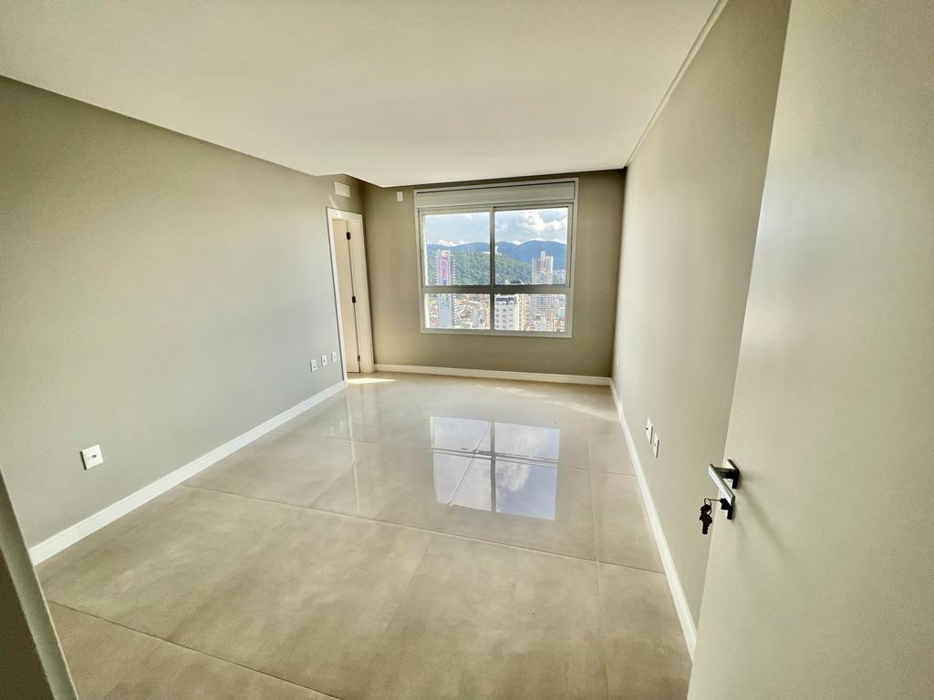 Cobertura no Ed. Biarritz Residence em Balneário Camboriú - foto 6