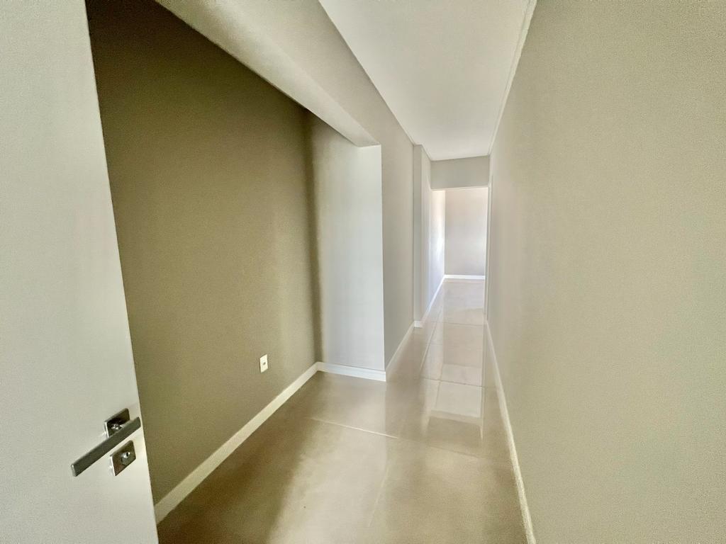Cobertura no Ed. Biarritz Residence em Balneário Camboriú - foto 8