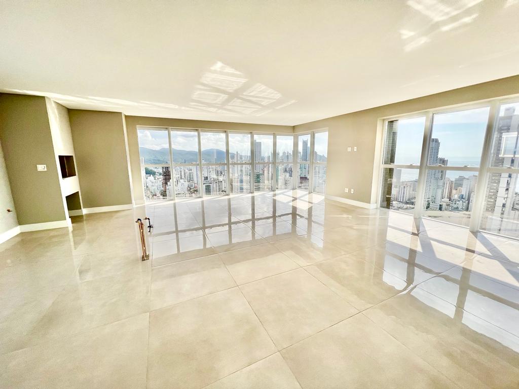 Cobertura no Ed. Biarritz Residence em Balneário Camboriú - foto 9