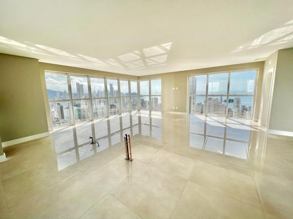 Cobertura no Ed. Biarritz Residence em Balneário Camboriú - foto 10