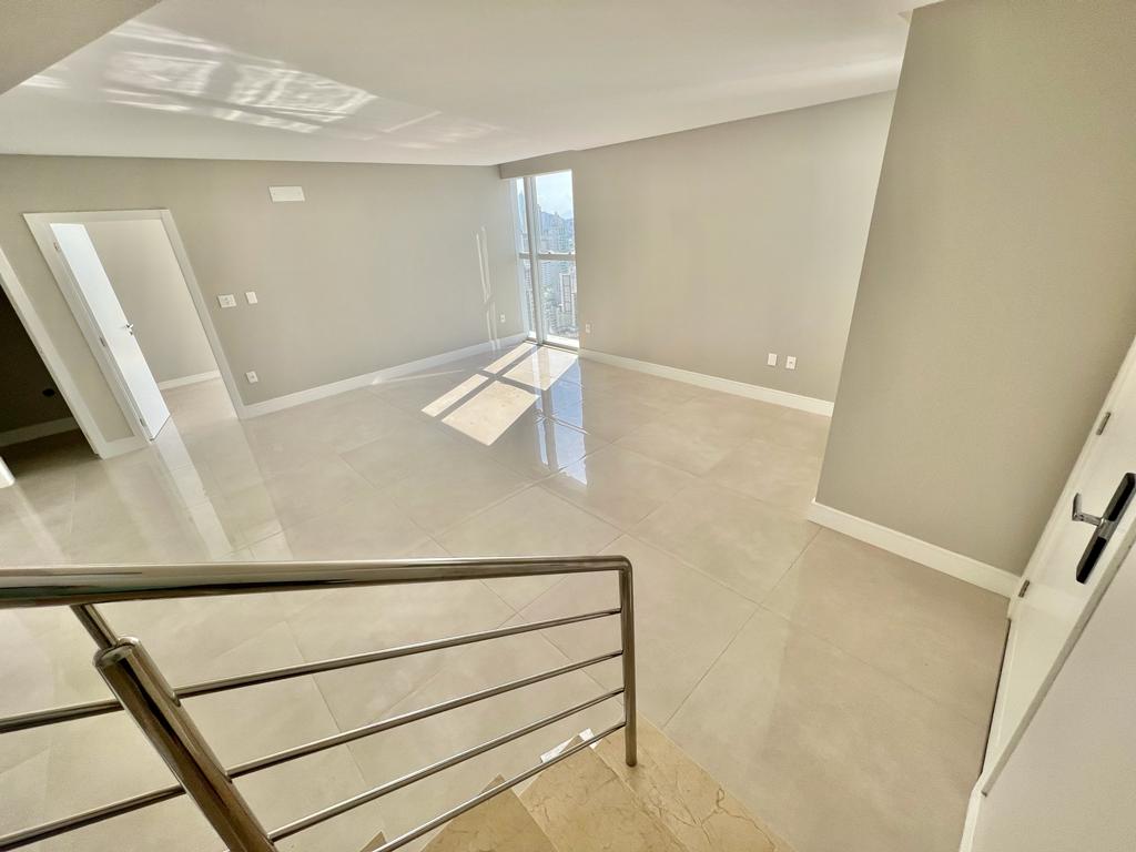 Cobertura no Ed. Biarritz Residence em Balneário Camboriú - foto 11