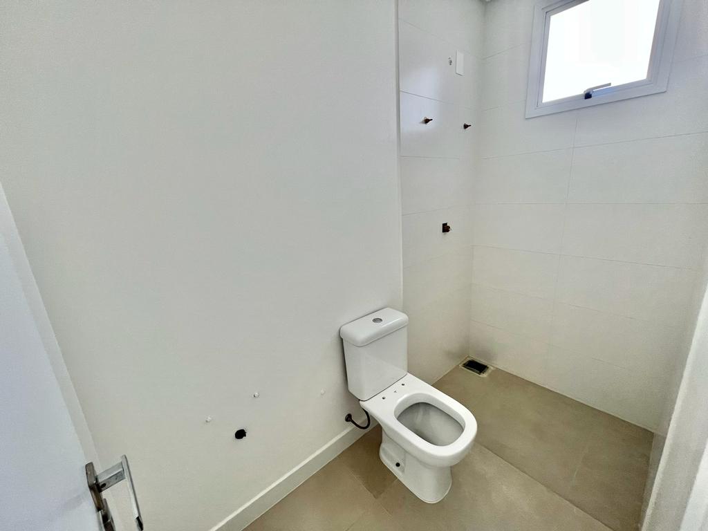 Cobertura no Ed. Biarritz Residence em Balneário Camboriú - foto 17