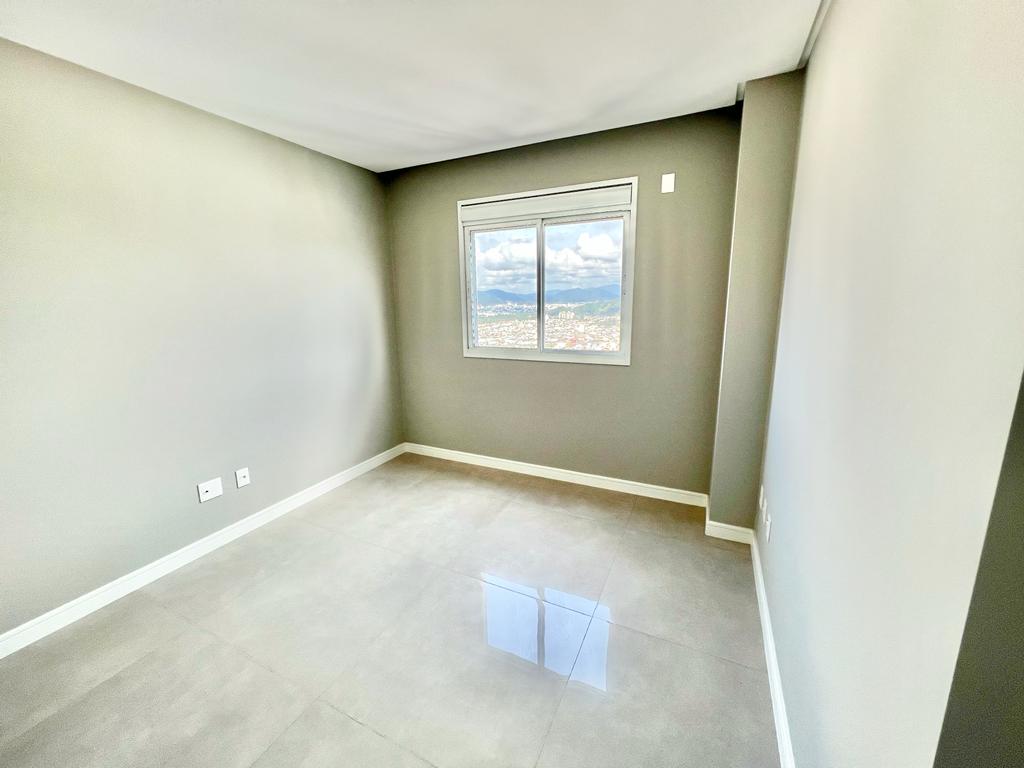 Cobertura no Ed. Biarritz Residence em Balneário Camboriú - foto 20