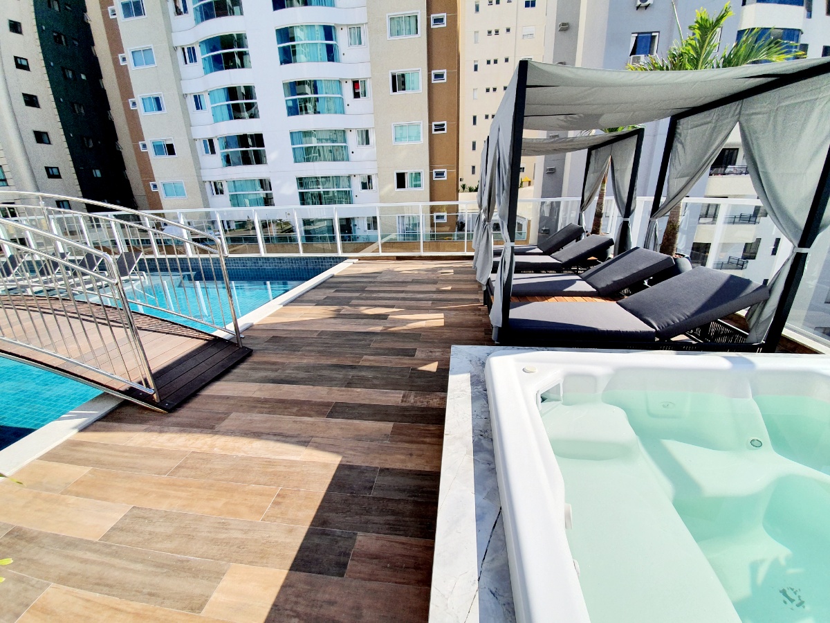 Cobertura no Ed. Biarritz Residence em Balneário Camboriú - foto 30