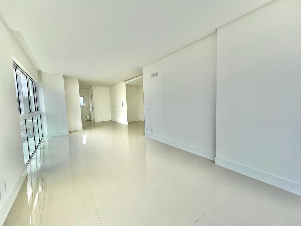 Apartamento no Ed. Salvatore Residenziale em Balneário Camboriú - foto 4