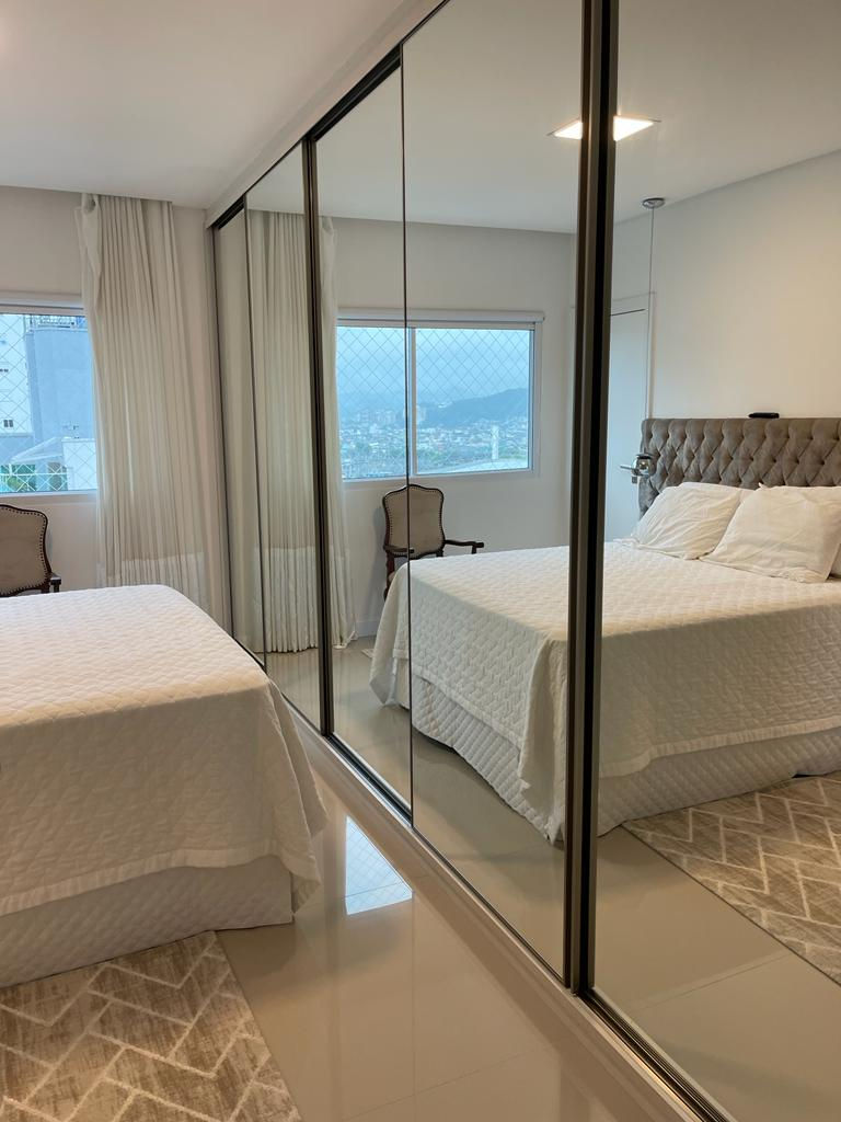Apartamento no Edifício Porto Di Napoli em Balneário Camboriú - foto 12