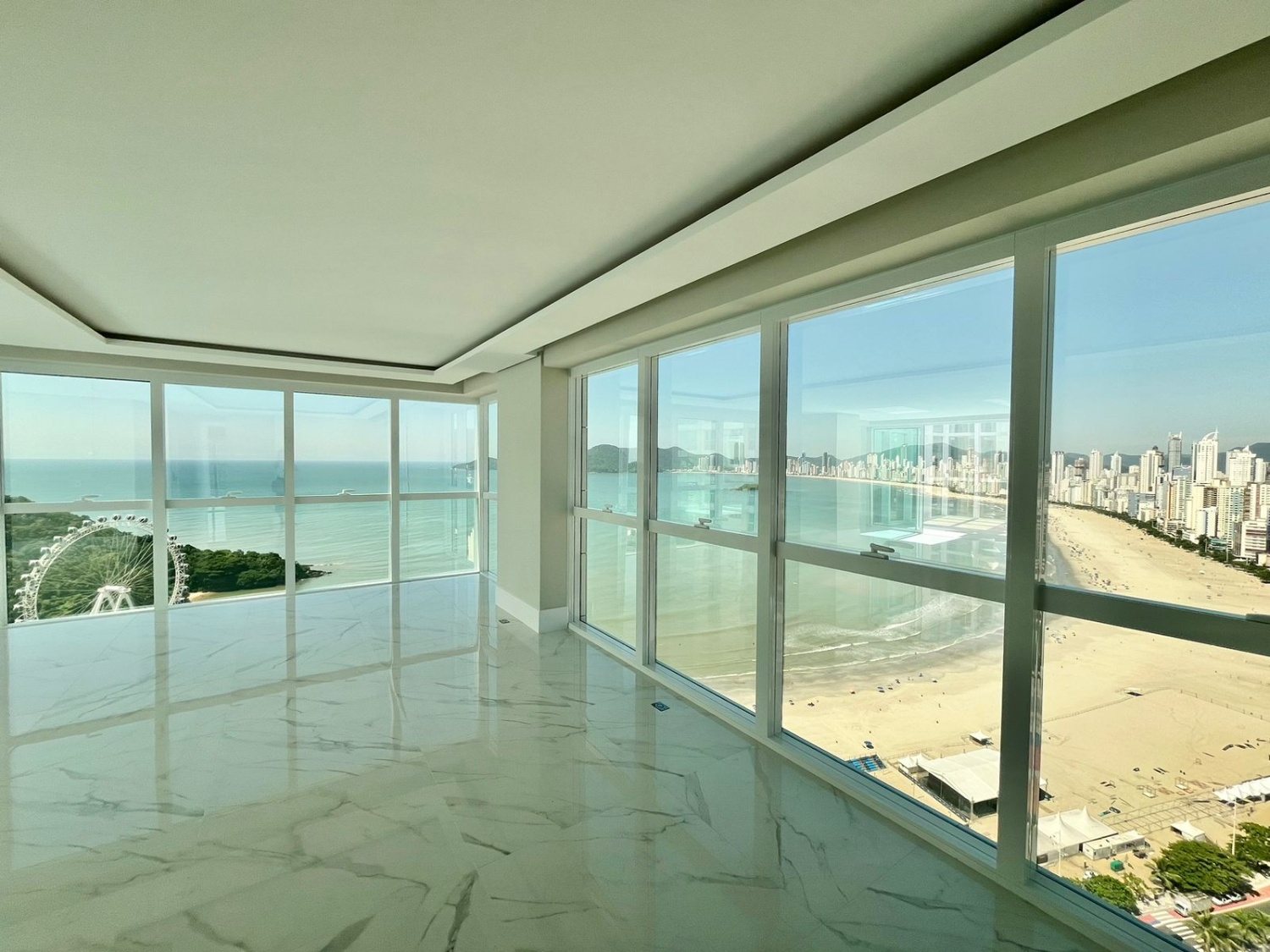 Cobertura no Ed. Skyline Tower em Balneário Camboriú