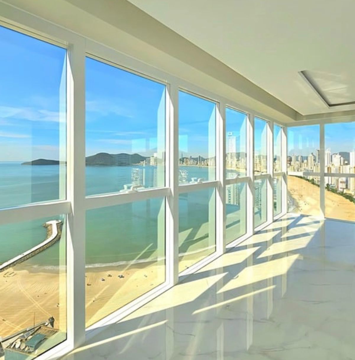 Cobertura no Ed. Skyline Tower em Balneário Camboriú - foto 2