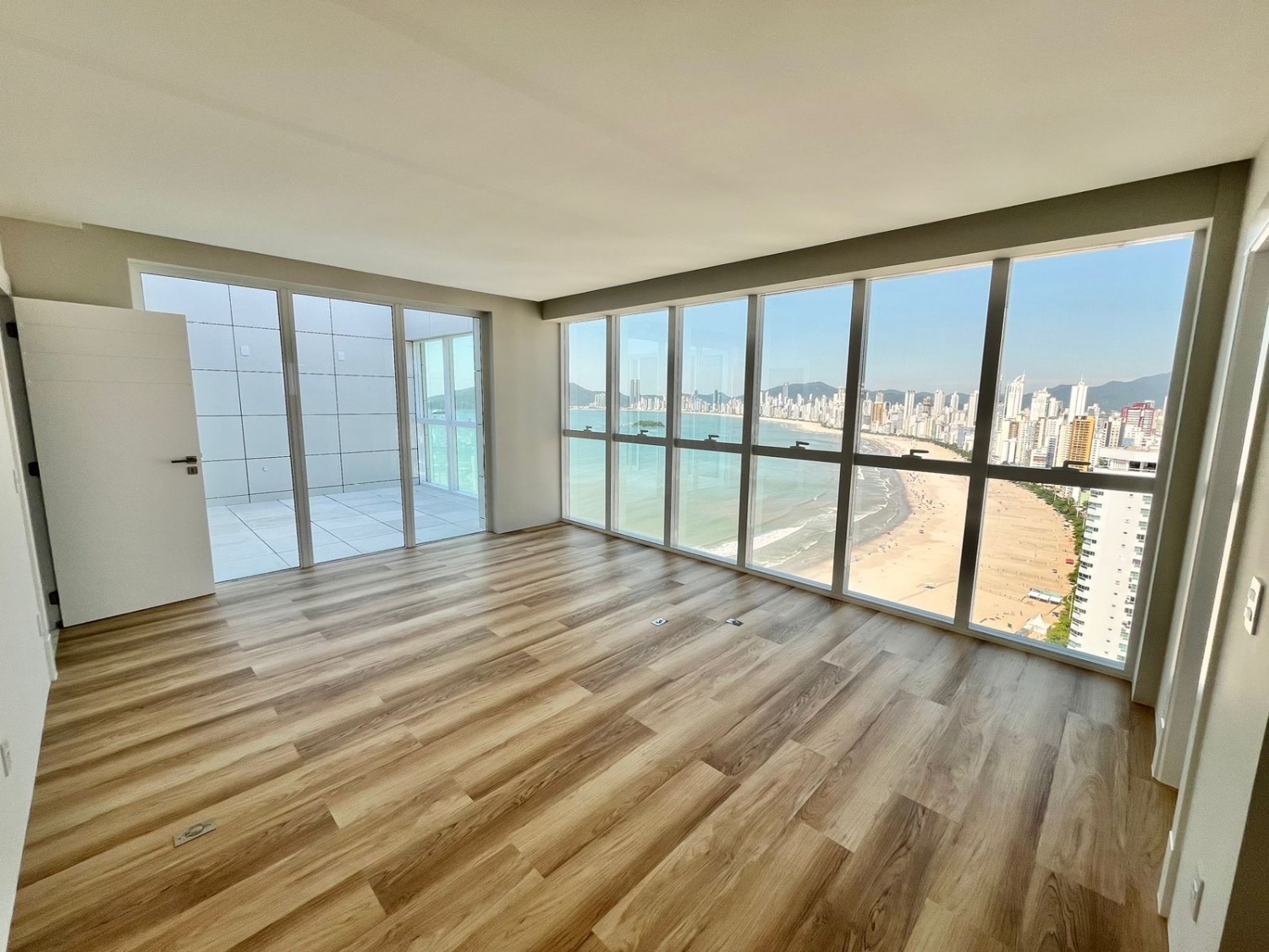 Cobertura no Ed. Skyline Tower em Balneário Camboriú - foto 11