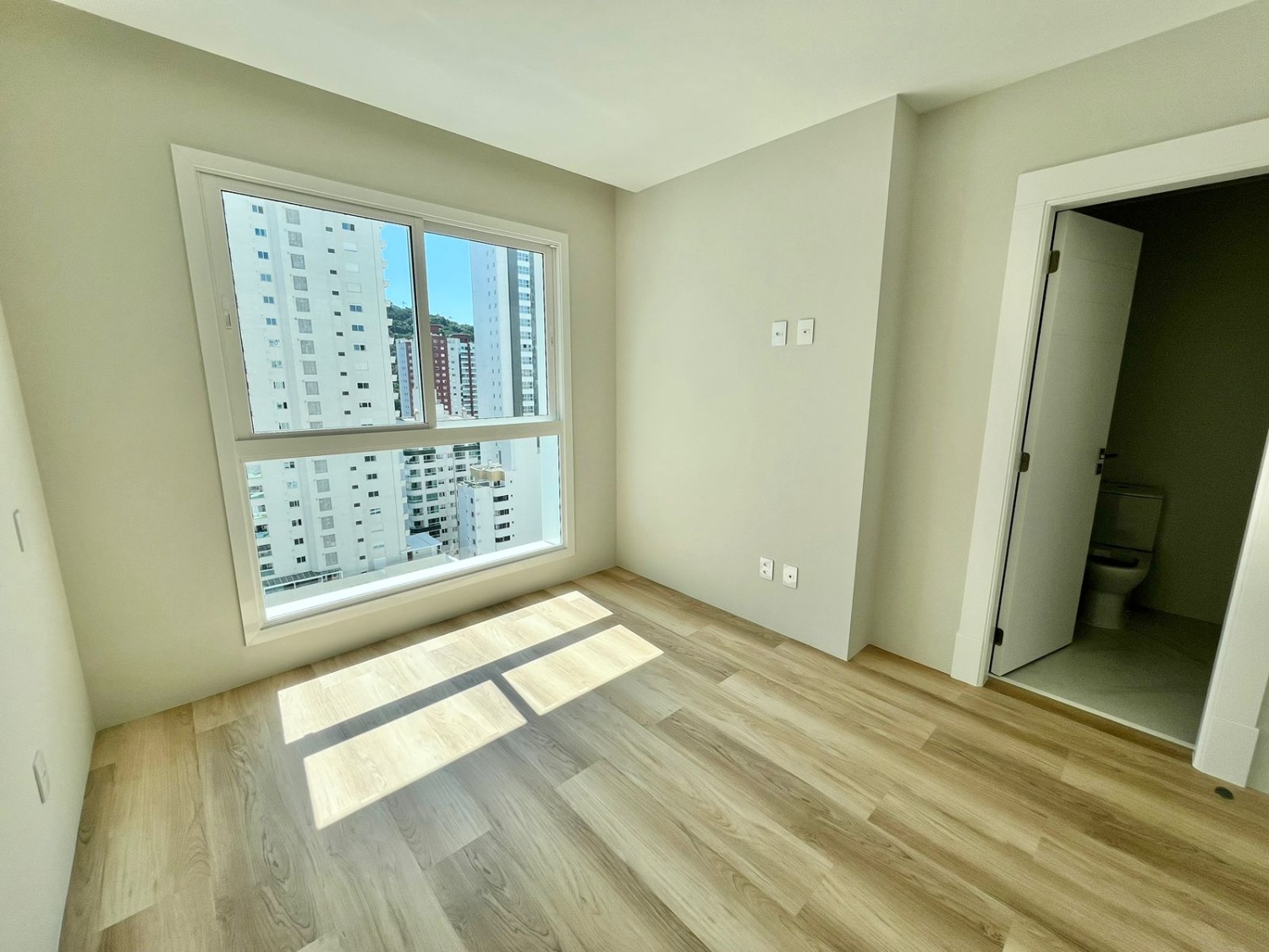 Cobertura no Ed. Skyline Tower em Balneário Camboriú - foto 17