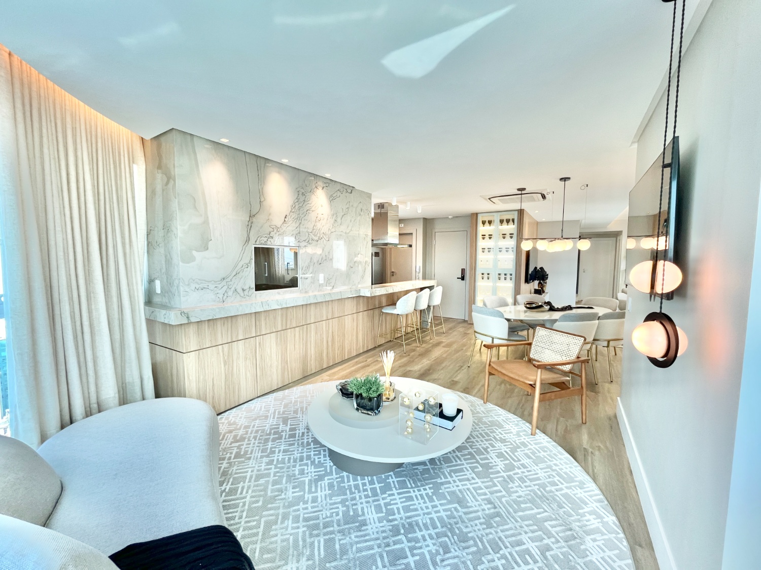 Apartamento no Ed Elegance Tower Residence em Balneário Camboriú - foto 7